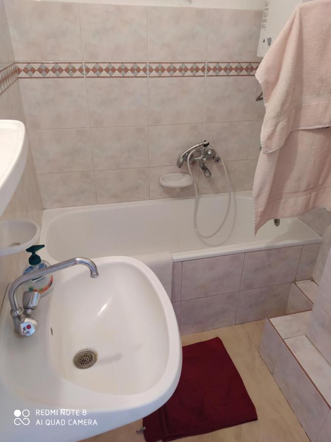 Апартаменты Dom Ter Apartman Сегед Экстерьер фото